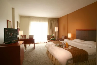 Your Lakeside Oasis: Lake Garda Resort Retreat