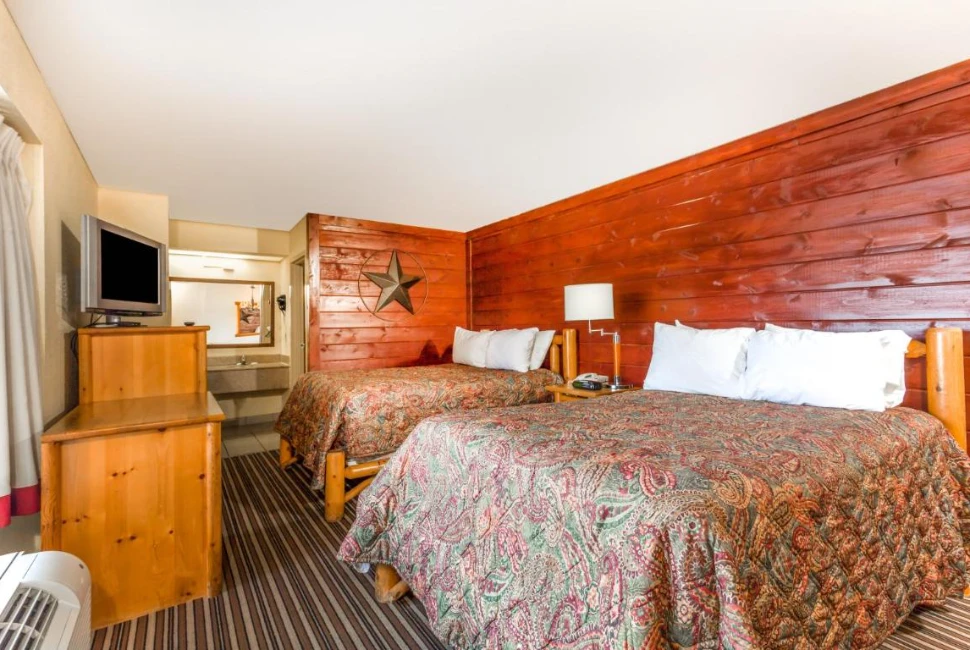 Elevate Your Pigeon Forge Getaway at Lodge at Mill Creek